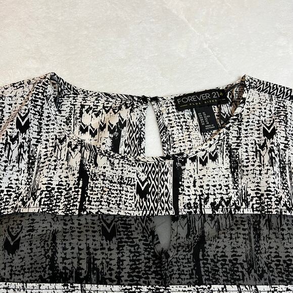 Forever 21 + Crewneck Abstract Print Blouse w/ Mesh Trim Size X-Large Neutral - Picture 3 of 9